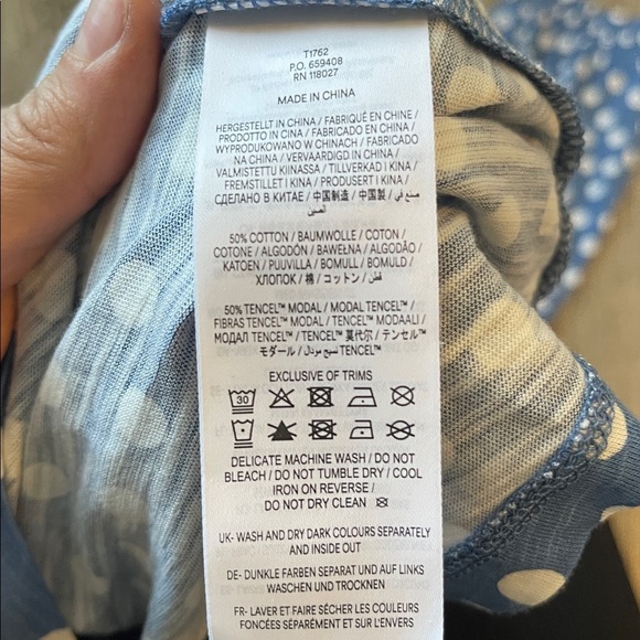 Boden Women's Blue Poppy Ruffled Henley Top- River, Abstract Spot Size 8 - Picture 5 of 6